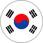 Südkoreanische Flagge mit weißem Hintergrund, Taeguk-Symbol in der Mitte, schwarze Trigramme.